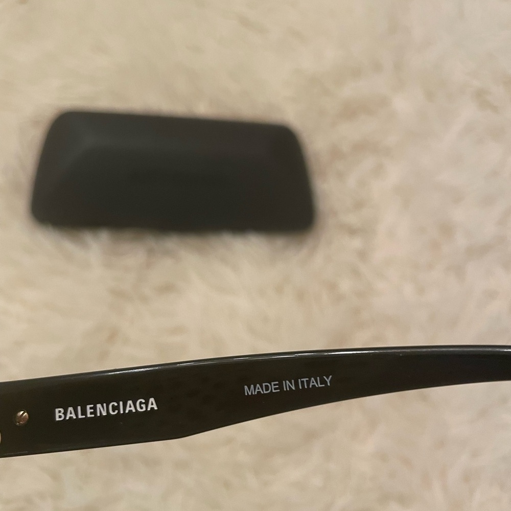 Balenciaga Black Rectangular Sunglasses - Picture 3 of 4